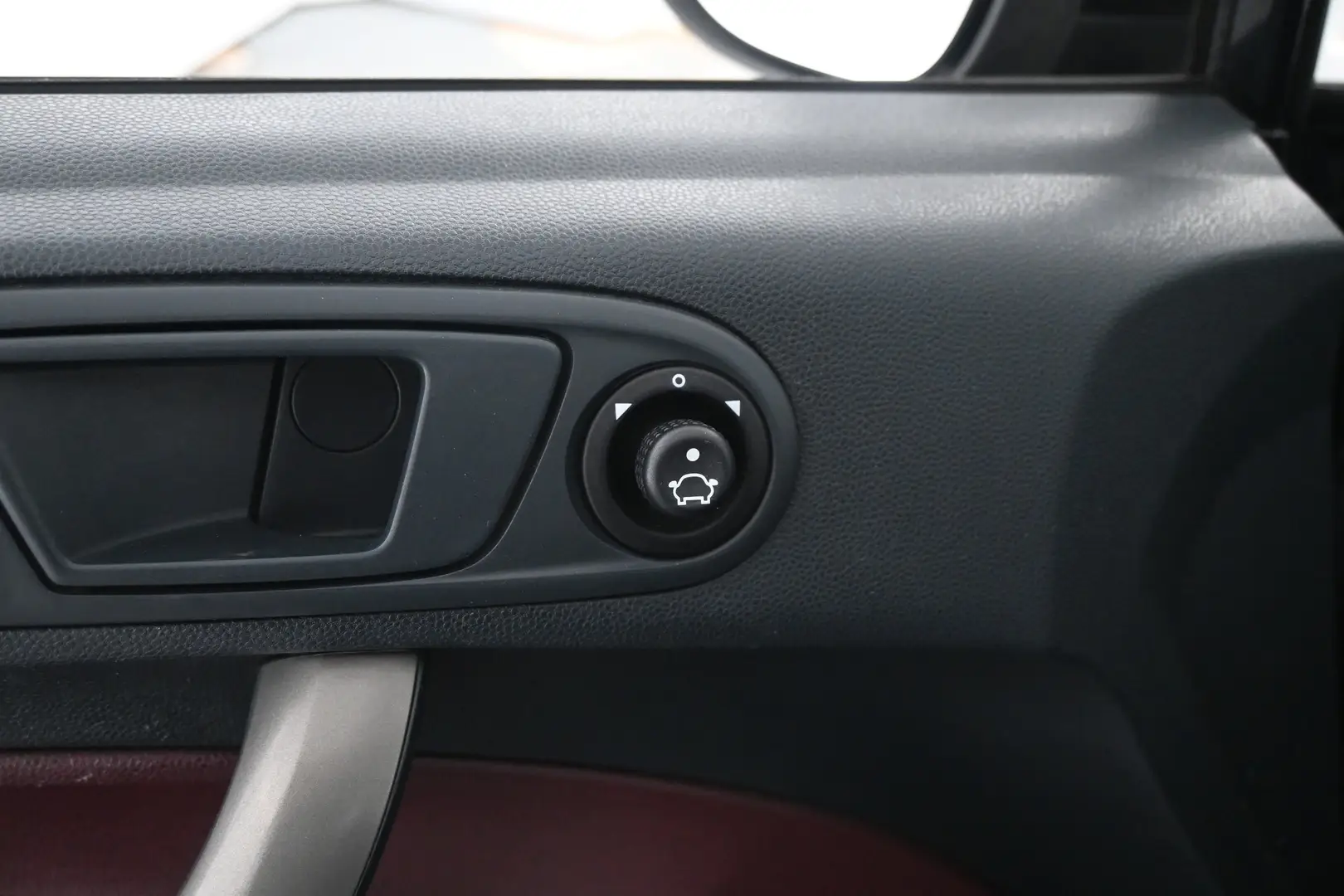 Car Image - 7uGBh4oV5MU3jVf1iRGScW