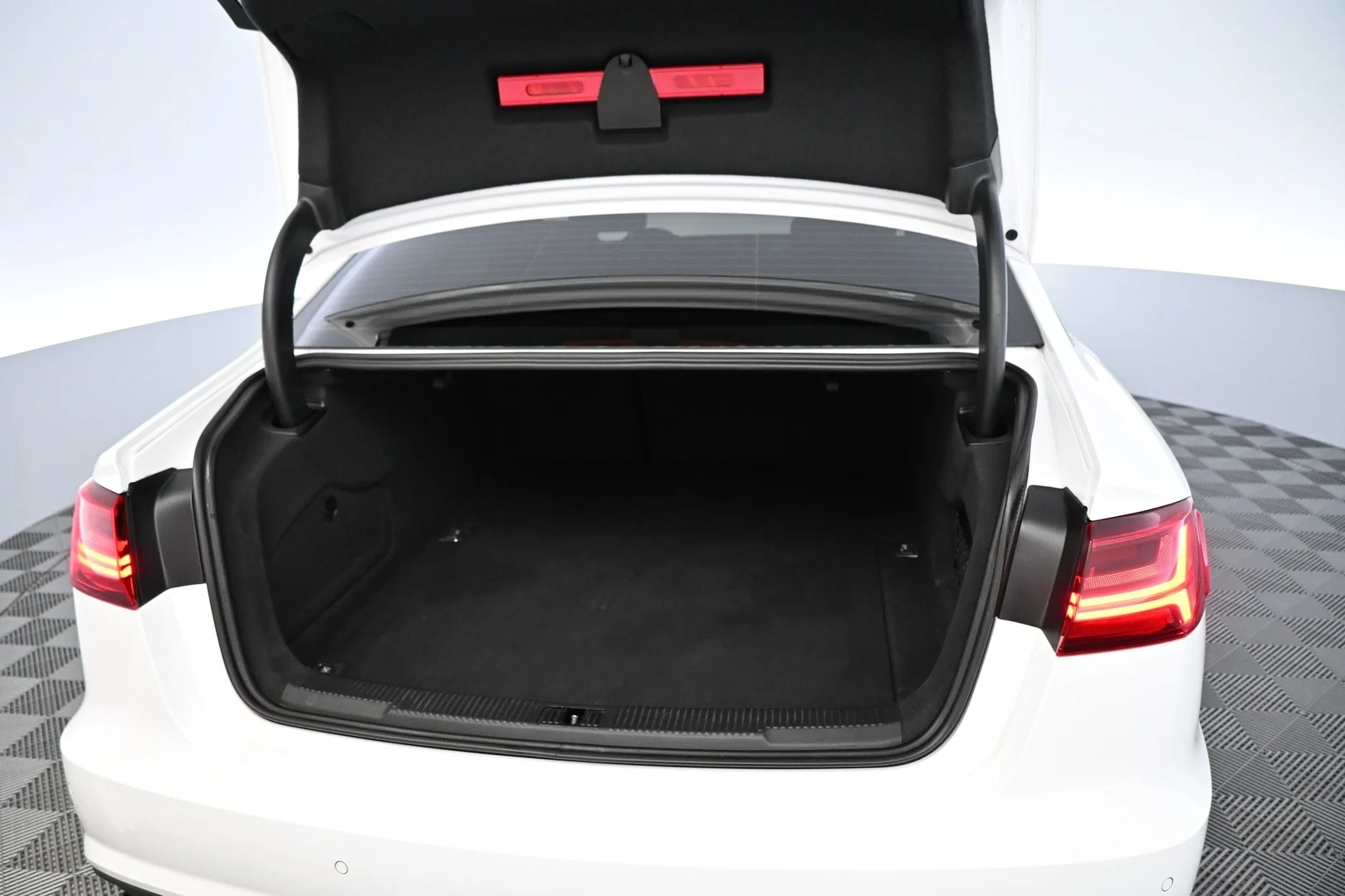 Car Image - 2LpoOpuaRAtALXRW9SB8QK