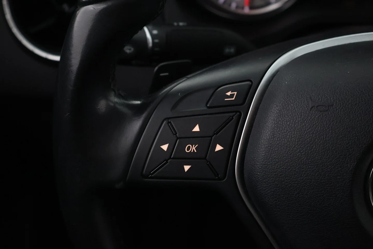 Car Image - 1DB176wg28Jr9Jg69QGBKD