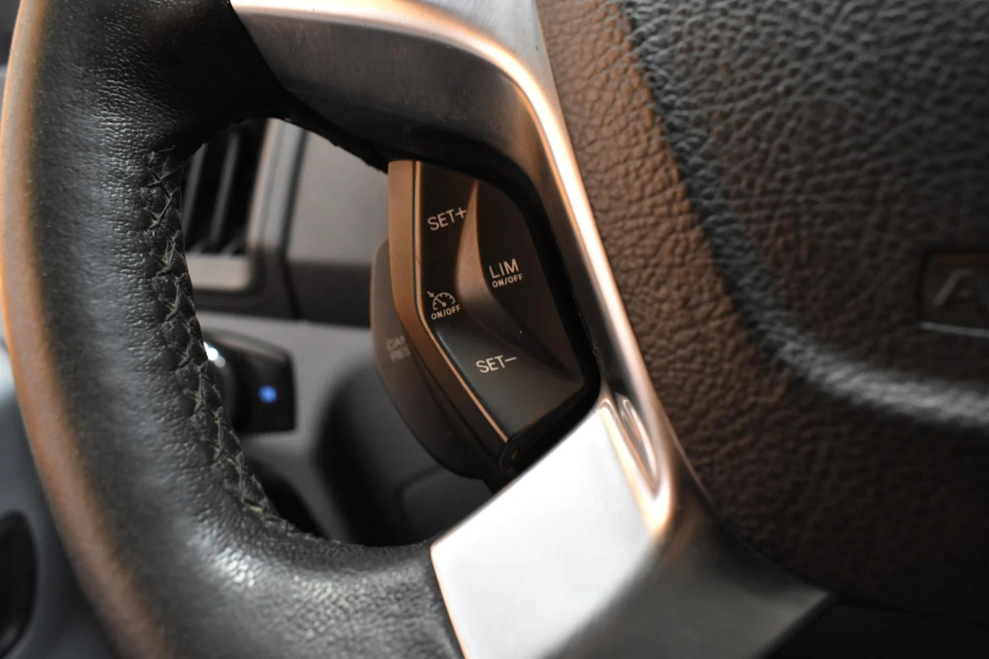 Car Image - 1IQYysiV5ql9tqJBga0QzI