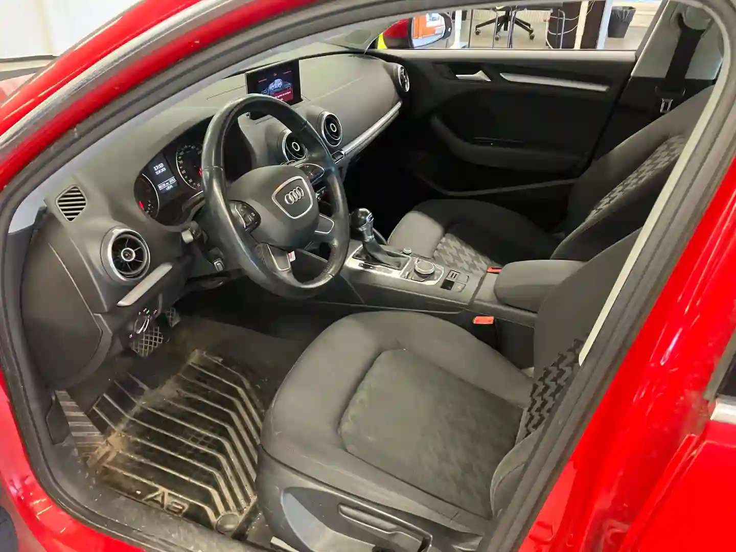Car Image - 4evnhuysE2hLjY3RLl7IzG