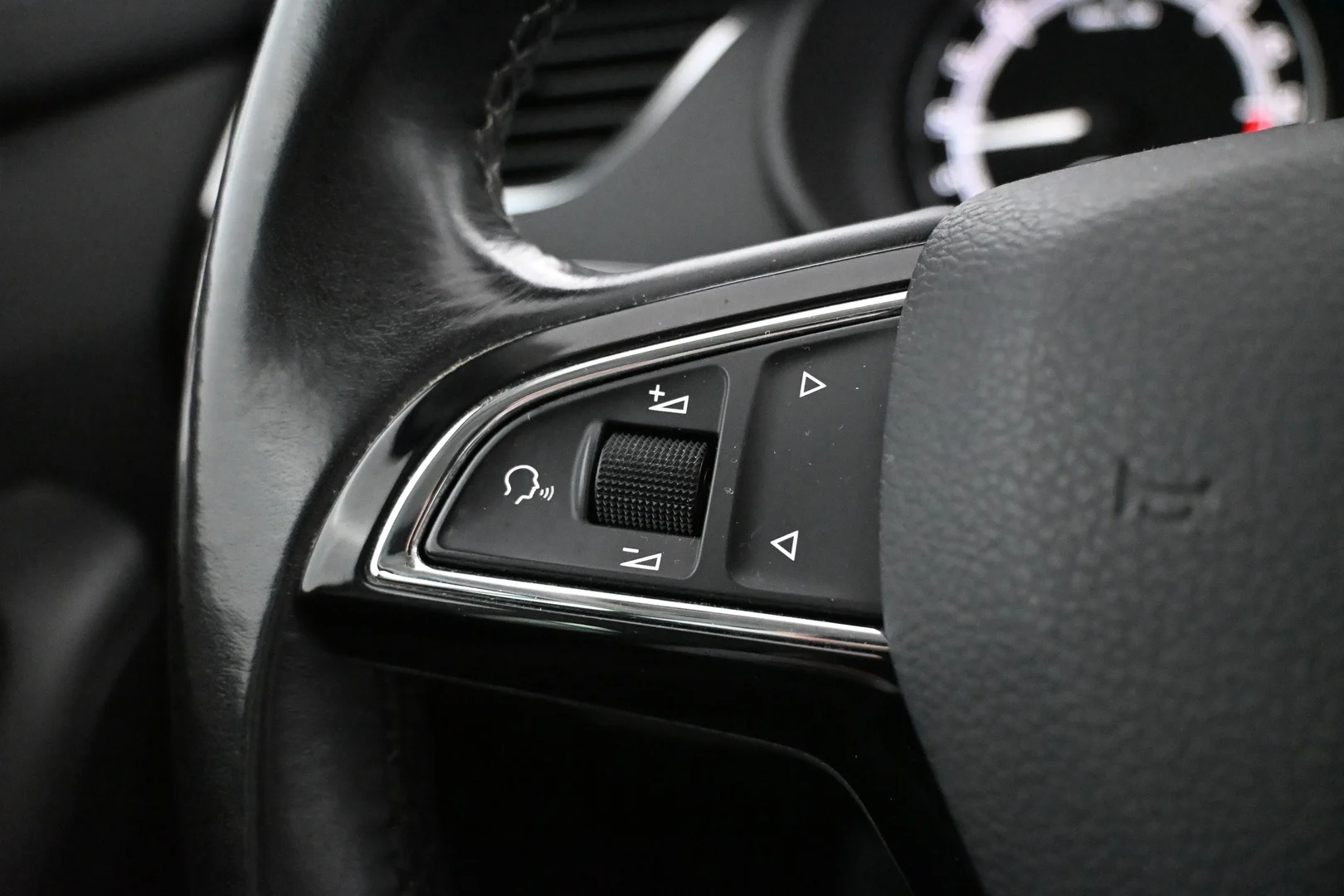 Car Image - 78N75HaQDzLRg2IhdgeUdB