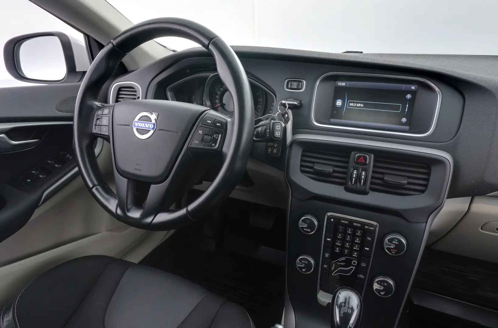 Car Image - al0lbAPHp4pKqLP6kXmsB