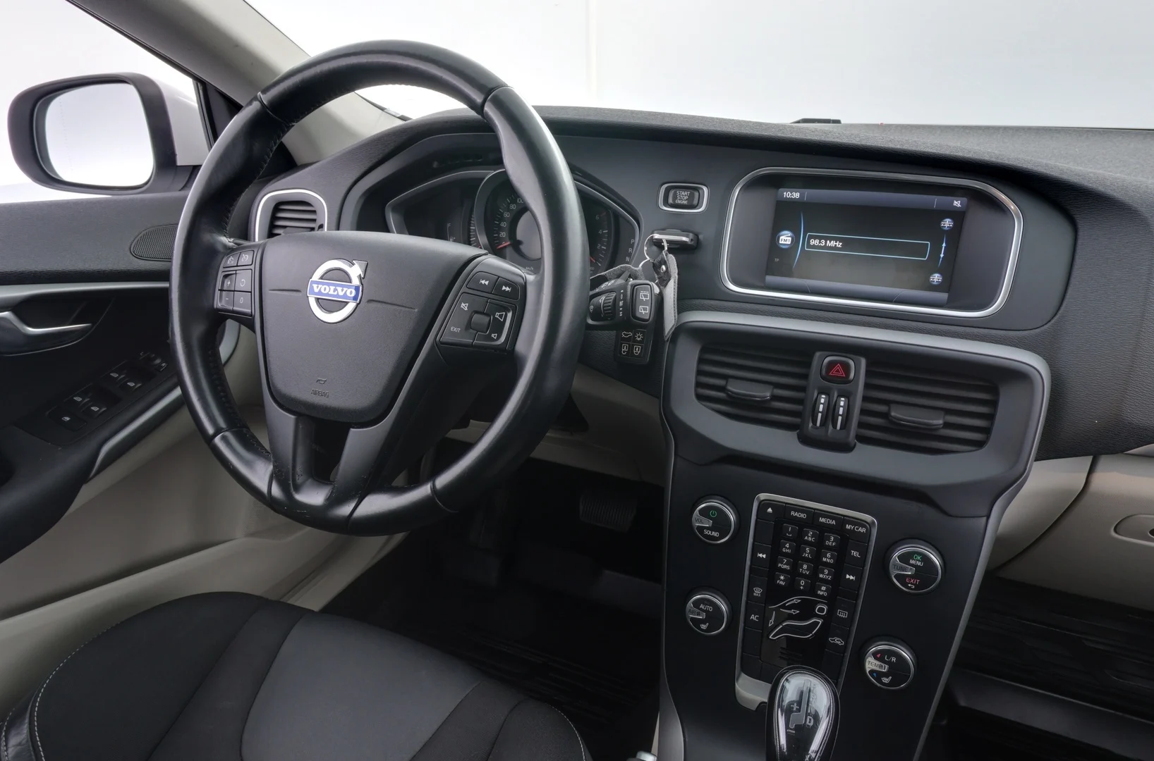 Car Image - al0lbAPHp4pKqLP6kXmsB