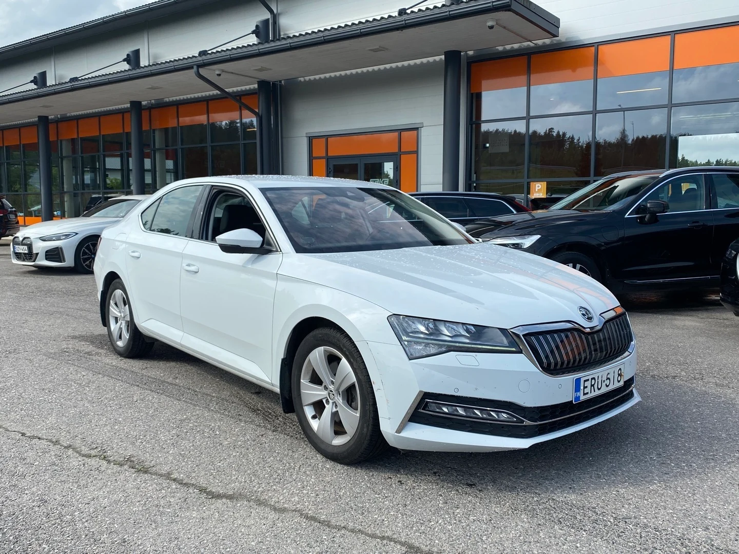 Car Image - 2It9zYIbAXGN6xDKnRlxF0