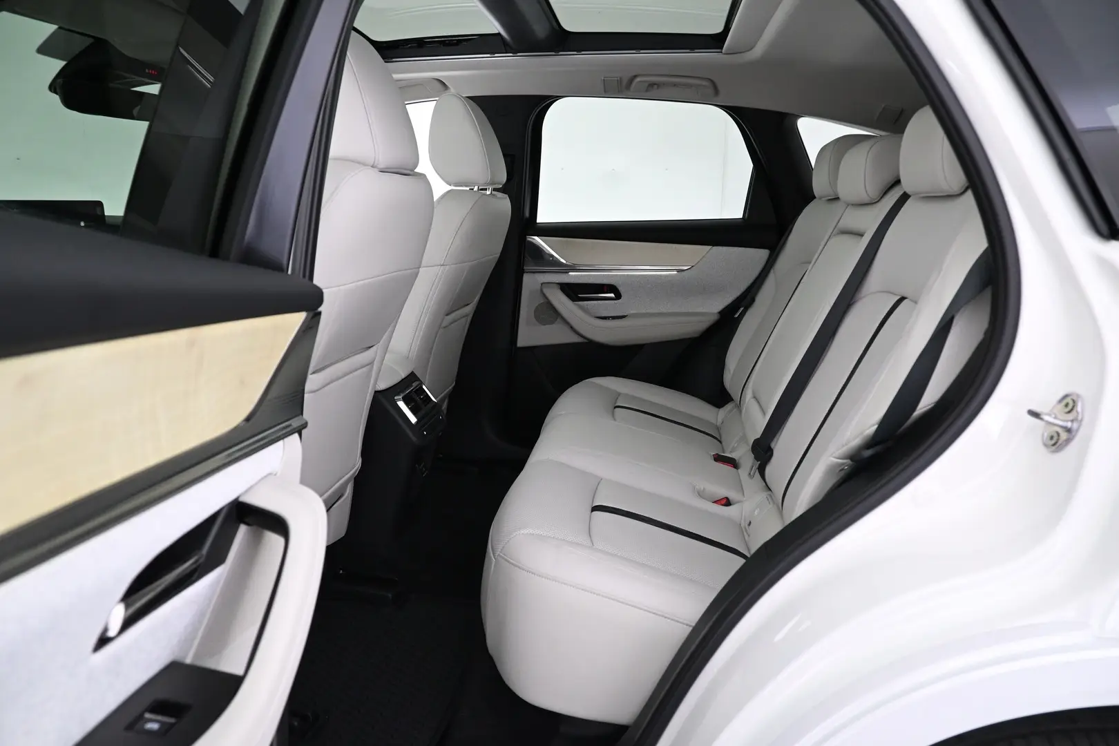 Car Image - undhtycCcdVDyB3YbJDr5