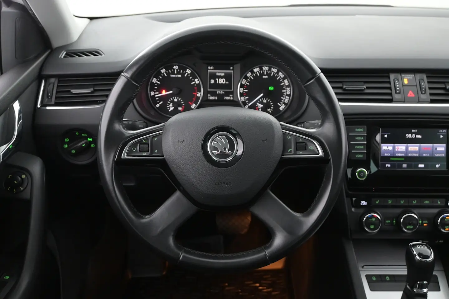 Car Image - 2BawsJ65SxunKi7u7GFmM9