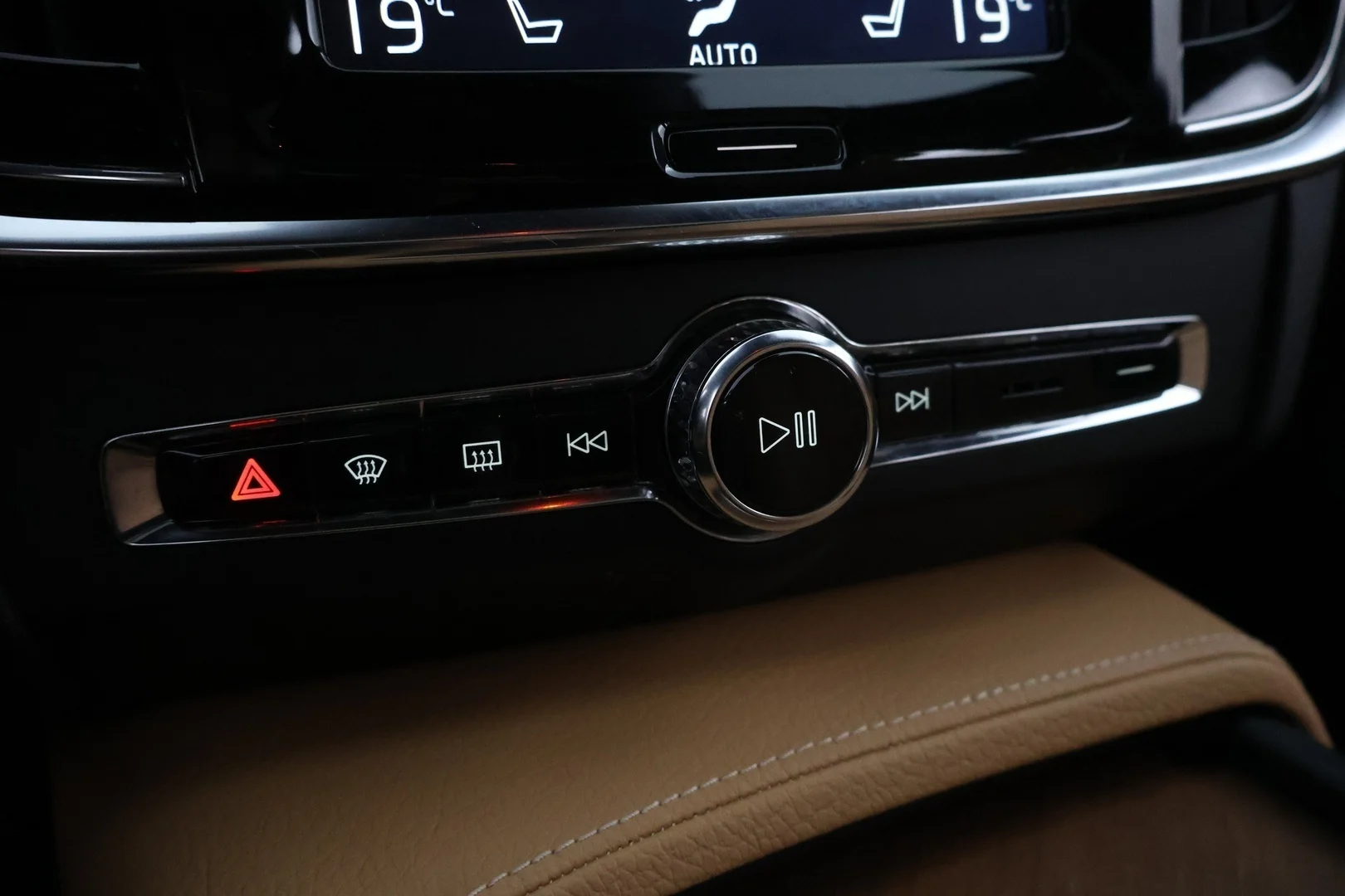 Car Image - 7fzjhR6SFswqB1RvdfoIaX