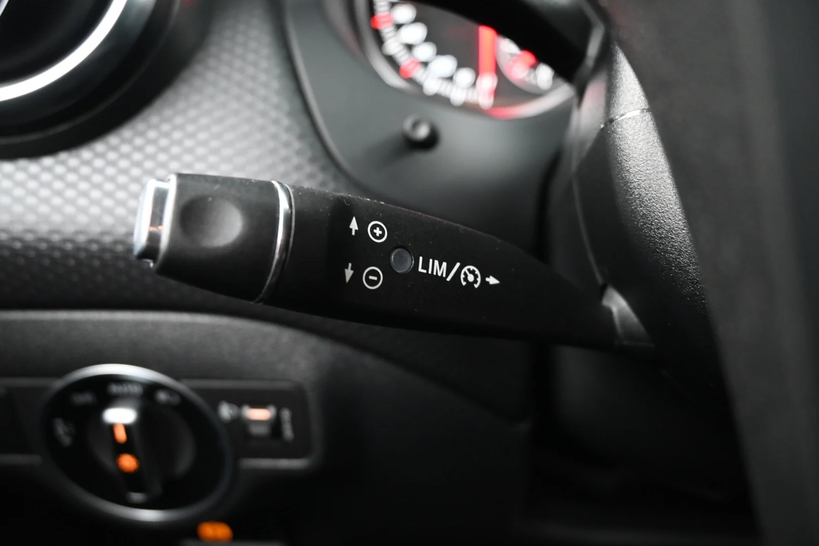 Car Image - 3VxPfisuCeFbwjtZDllHIx