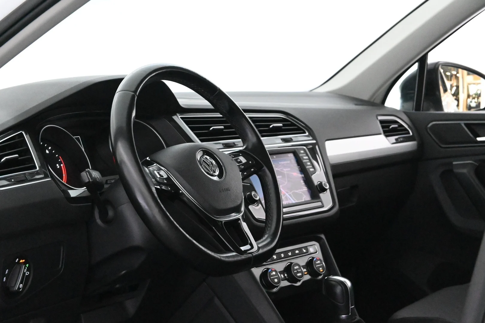 Car Image - 7JBRSnC2MQgP6xfamZeV2X