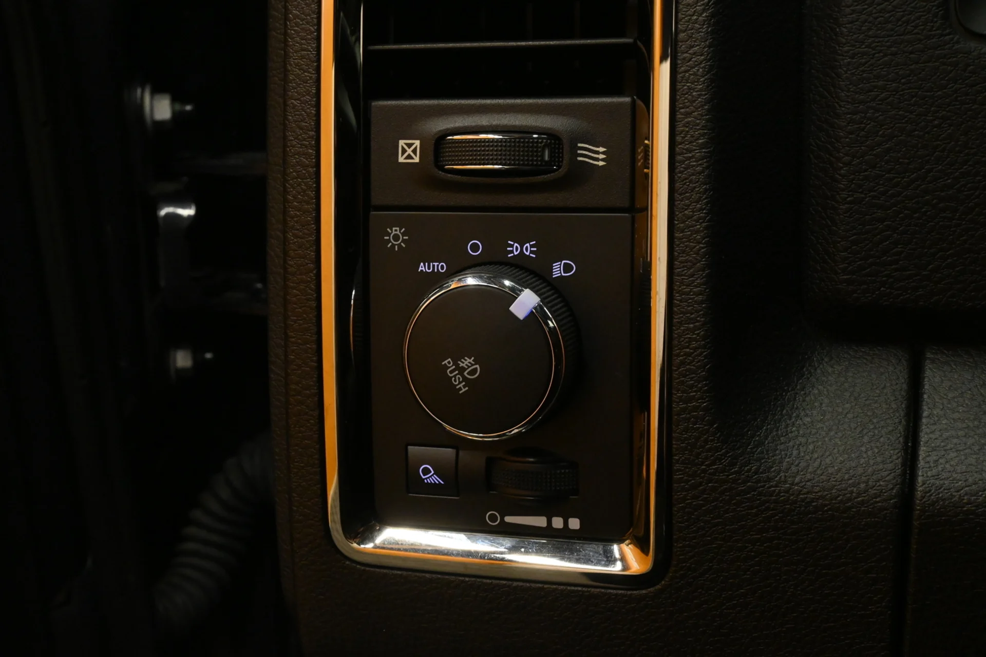 Car Image - 3R2vUdVFBiSs6SuhxVilio