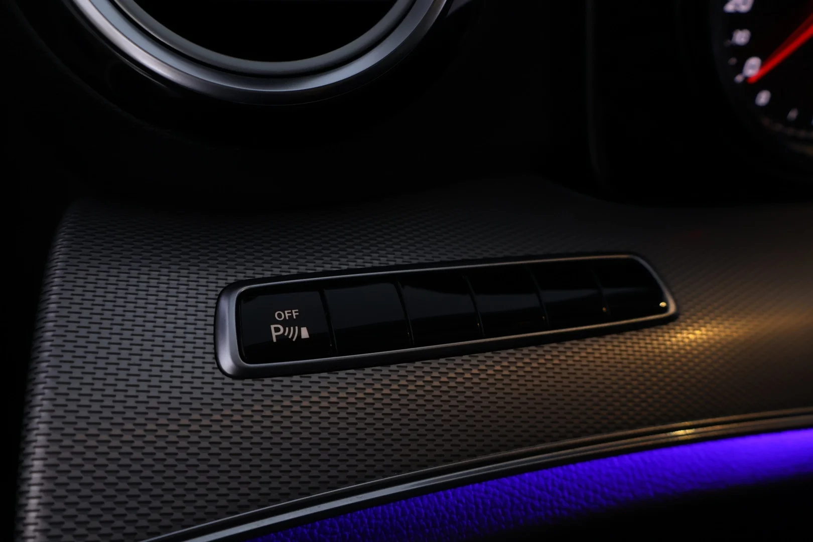 Car Image - 3azfvYommLDgeePrBtC4P4