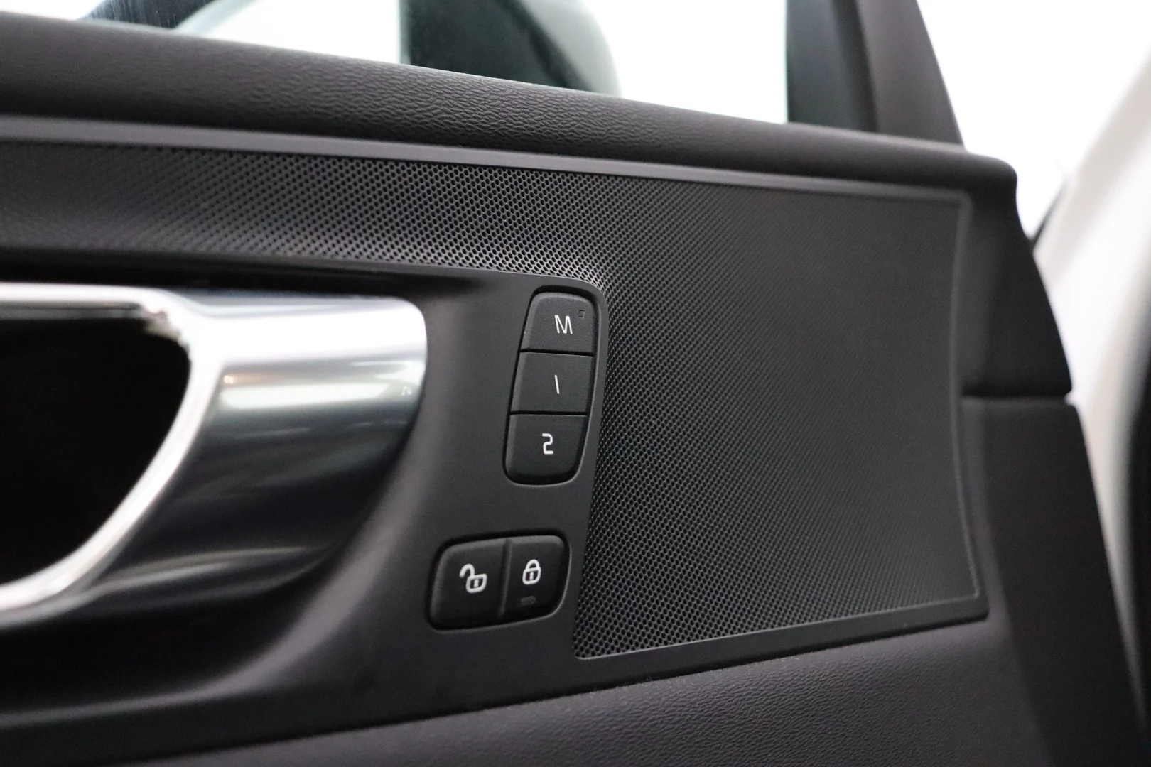 Car Image - AVsrydKDwcewLkVky9puJ