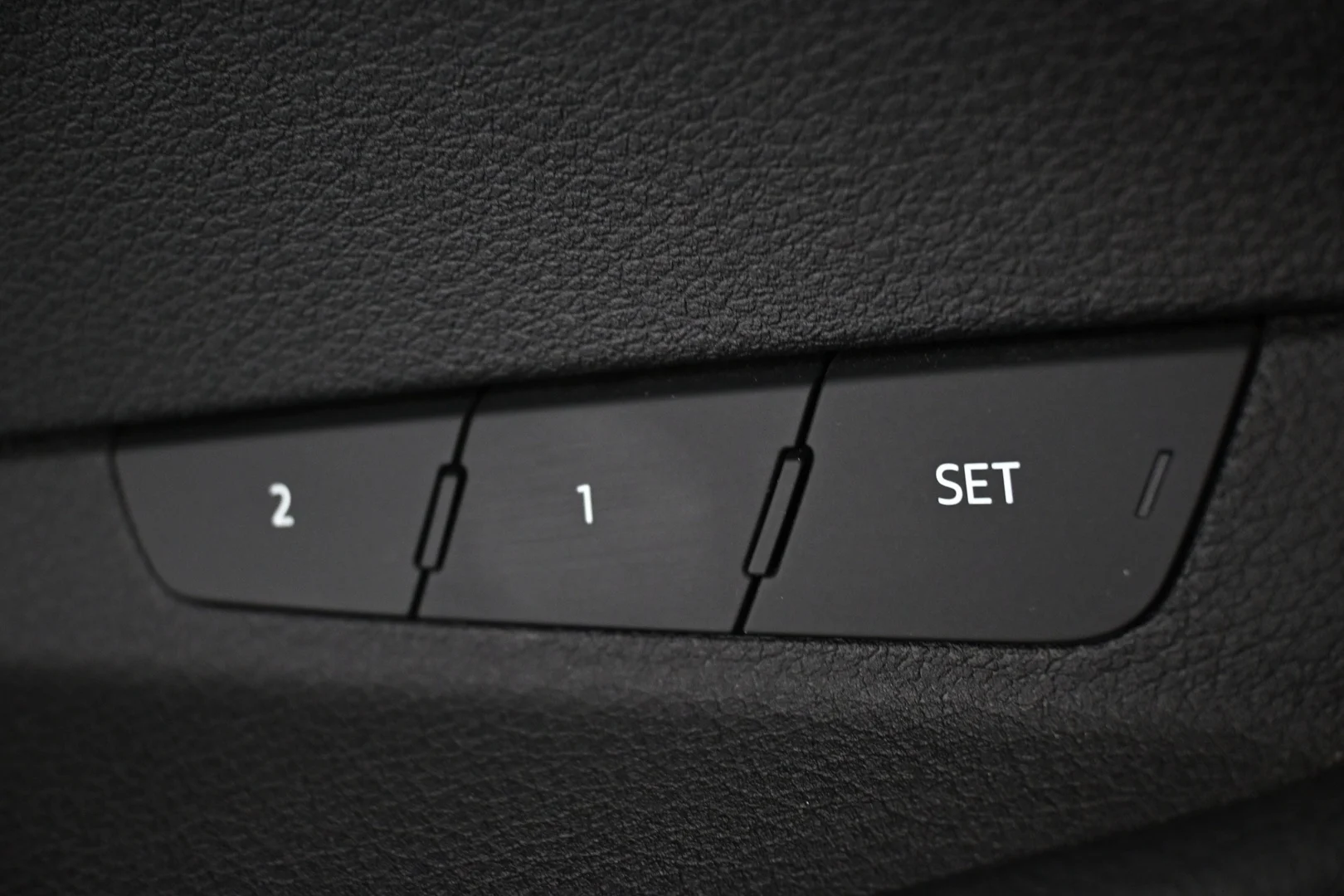 Car Image - 2ftmHmeYHiCmw69a6xbh4J