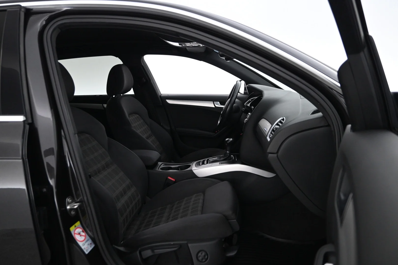Car Image - 4zlEQ6A8j4cBdgDdWbGOEe