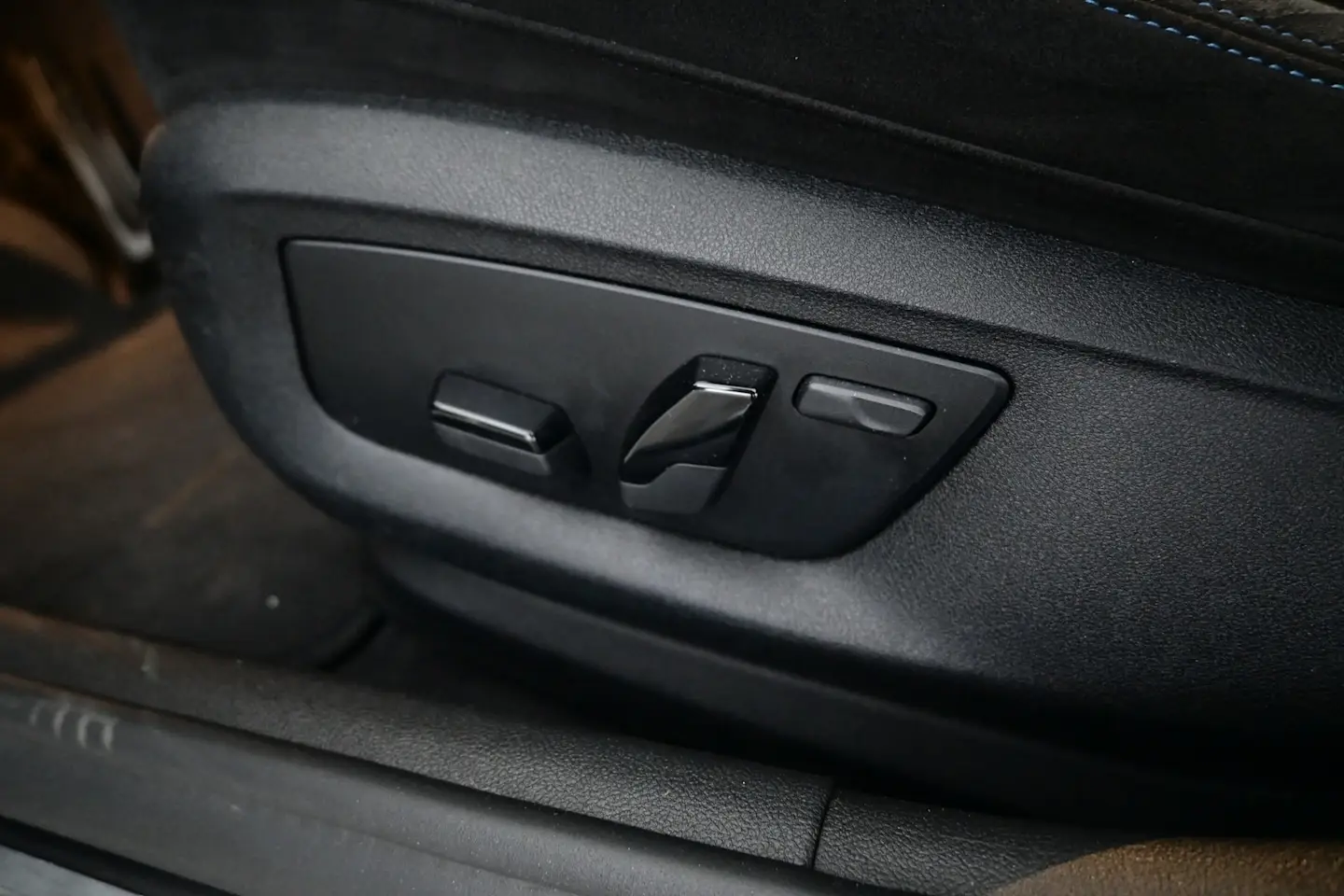 Car Image - 6JGXM3OPHrqw0i6Gvv4jfS