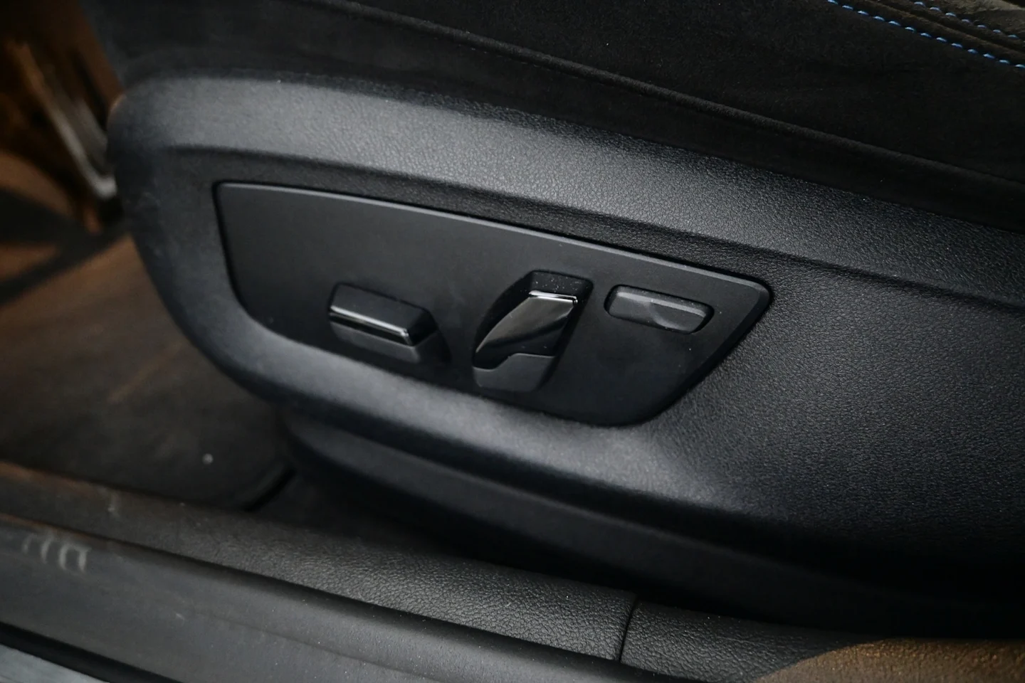 Car Image - 6JGXM3OPHrqw0i6Gvv4jfS
