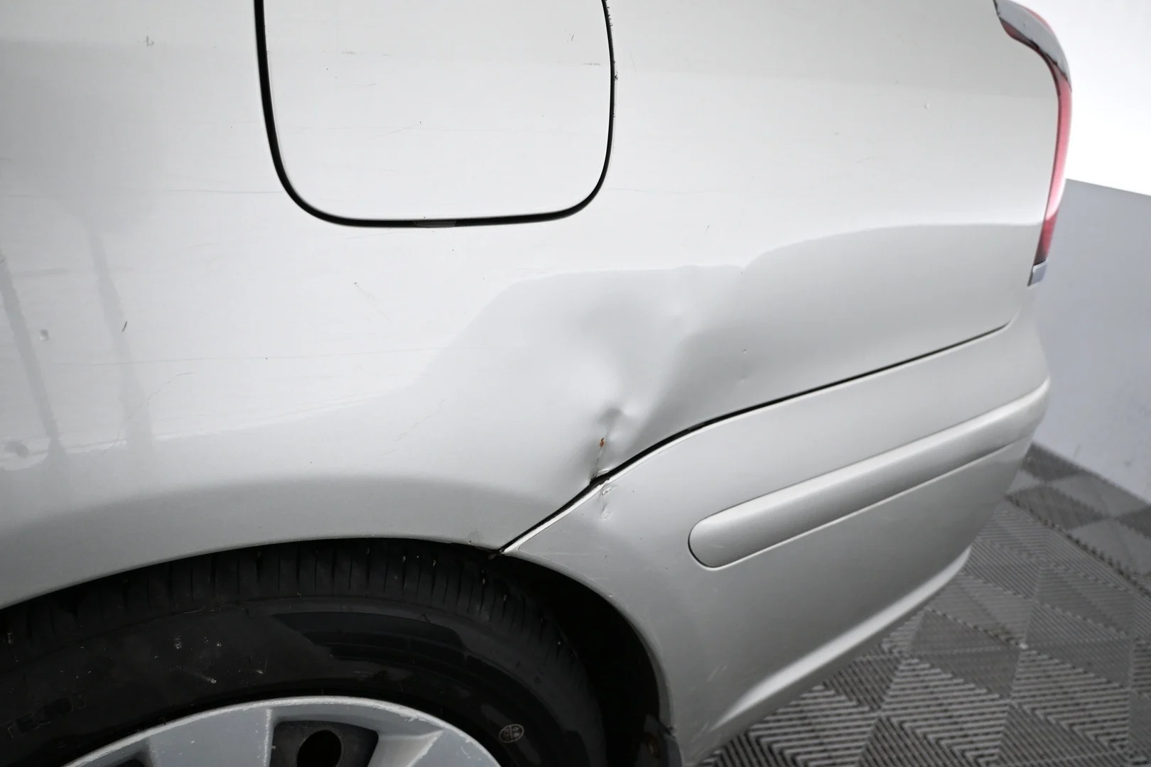 Car Image - 4mFhwrdN5vb82rW8j6AM0L