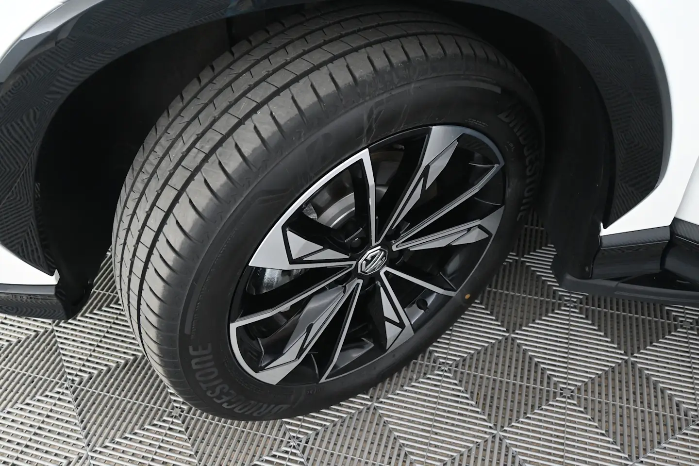 Car Image - 5E8r5lWlxI742FKivolcQH