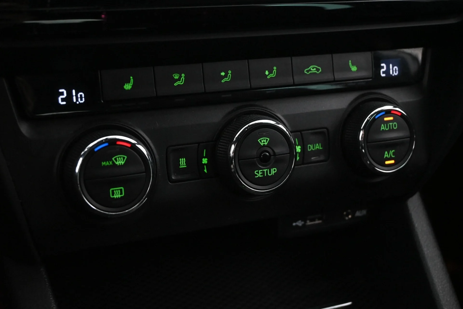 Car Image - dXYF3UzpEi1I6avoTLxot