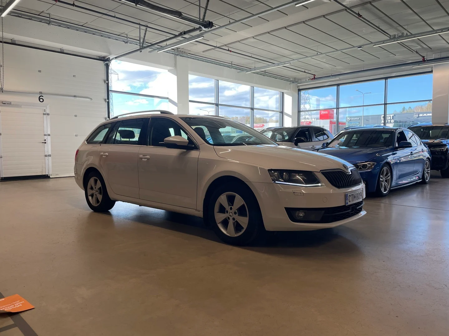 Car Image - 1GebavLqo5kndAcIWuF0C8