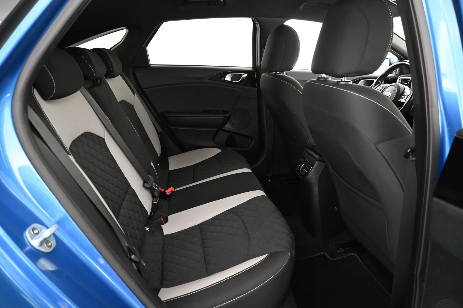 Car Image - 1NQToc14EJlLjwNPHYqYEX