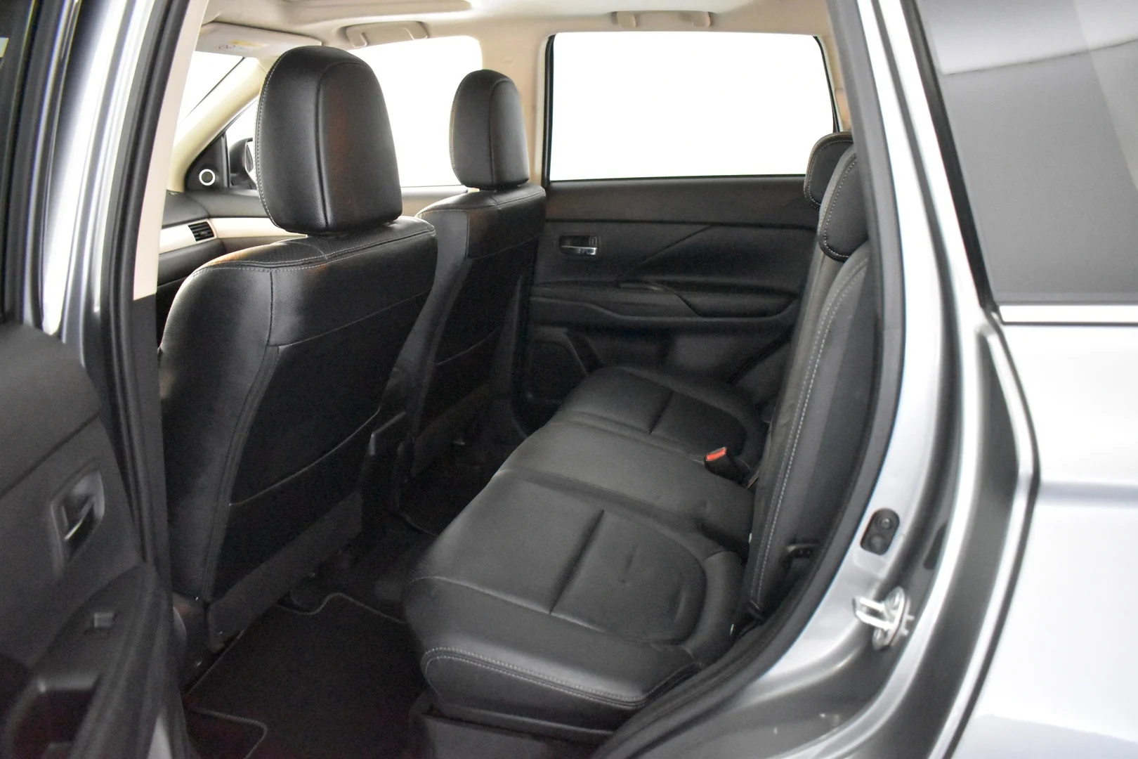 Car Image - 4SoSFcNNchMV488OR9hhLu