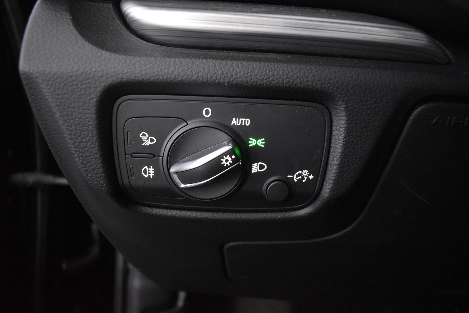 Car Image - 77uK0GlB3ImKyvMO03iSdE