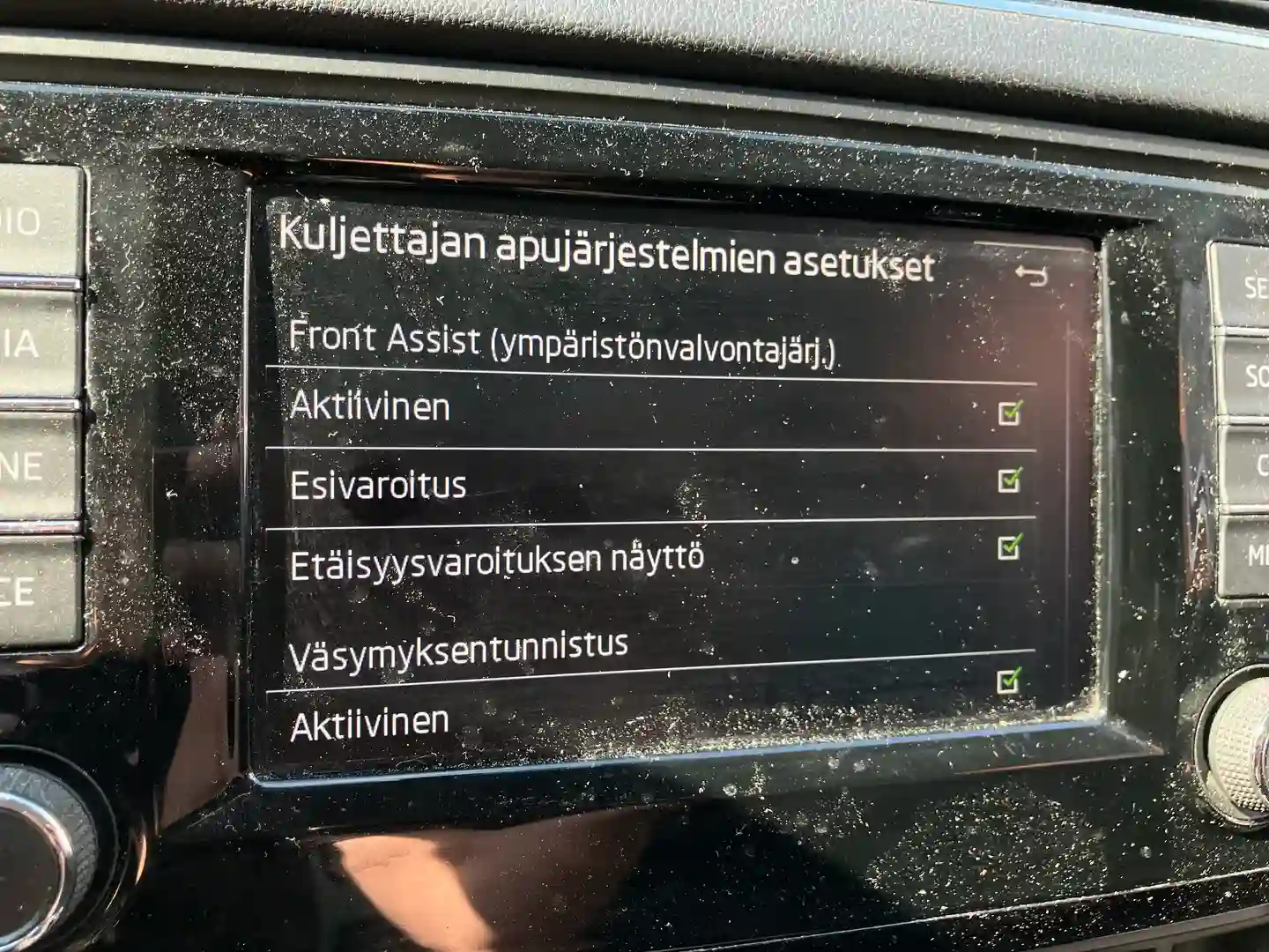 Car Image - 72SFiUHqw3k0LLy9IqUhzn