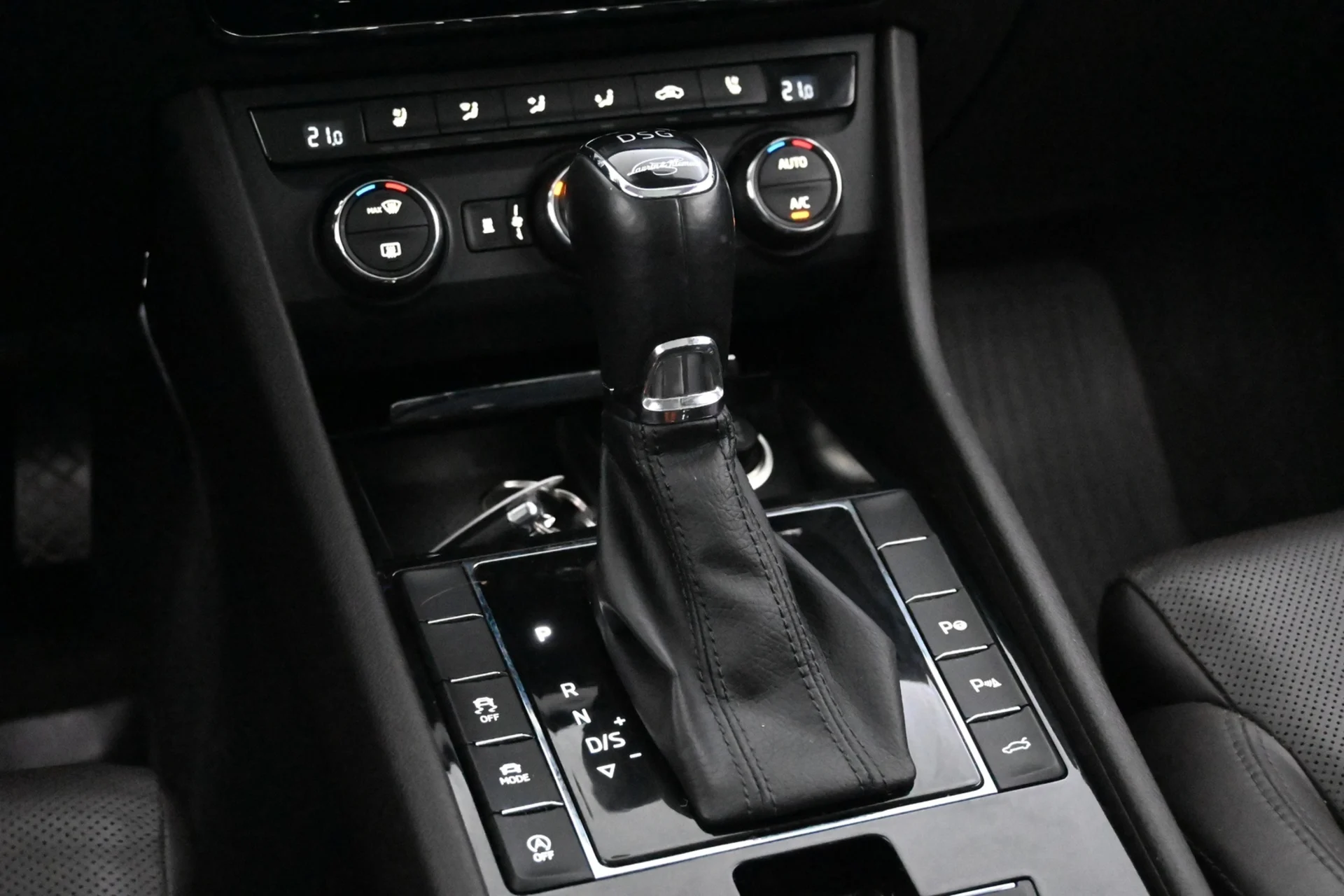 Car Image - 3cg8e9y12WzkCdigtxznQv