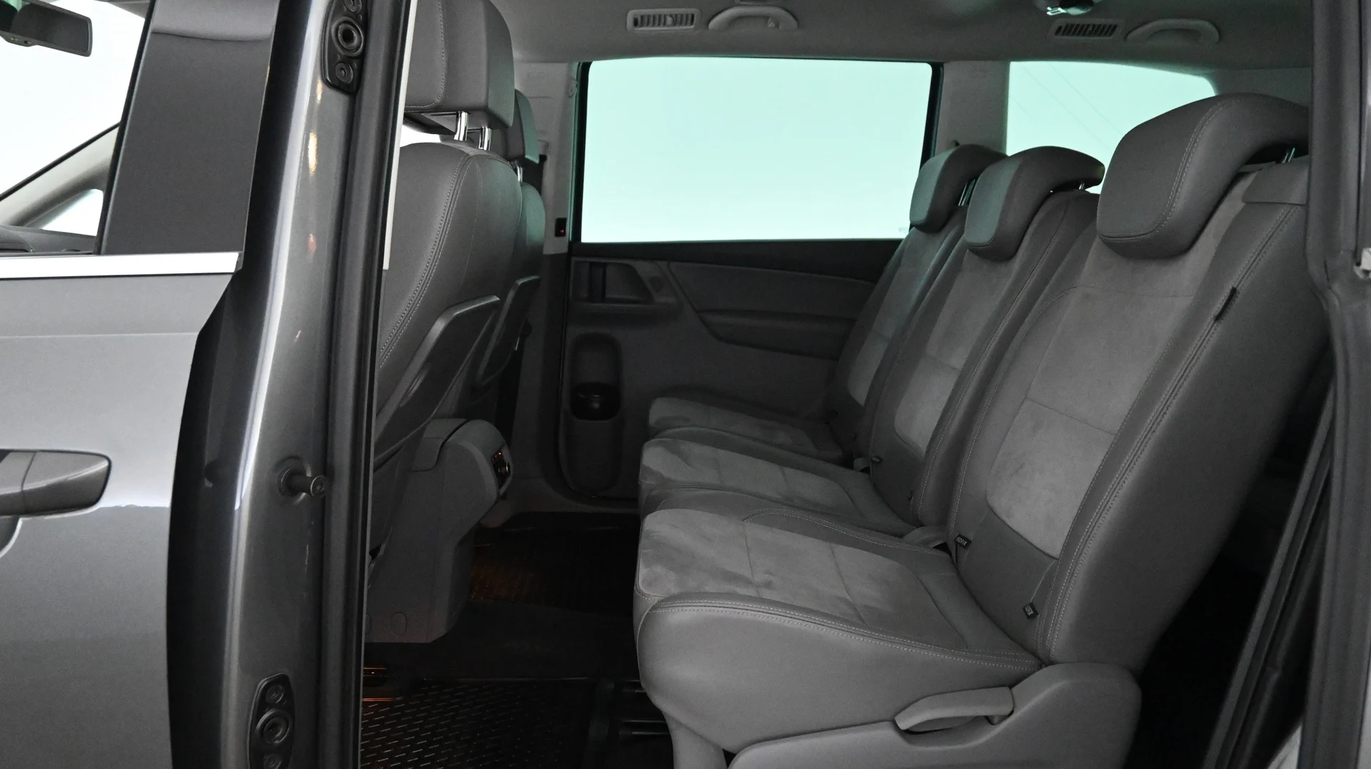 Car Image - 6RUQmnoiPymvG03TlYPju5