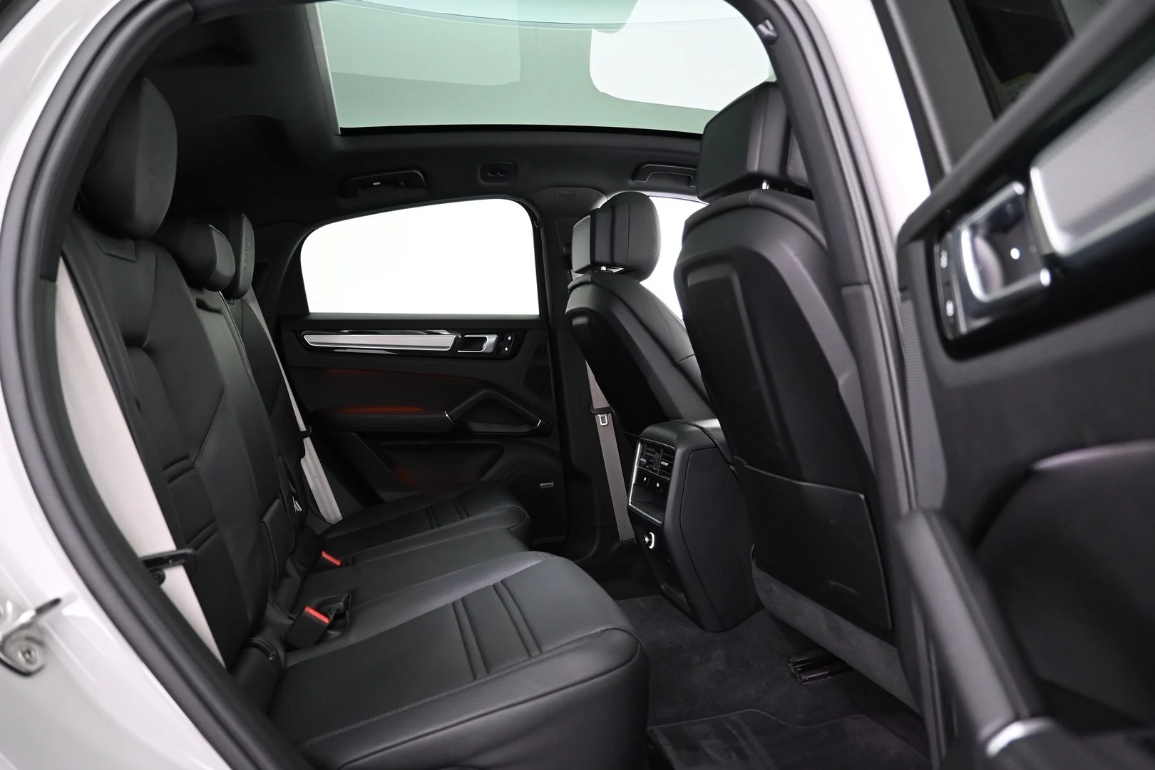 Car Image - 5XDnvxd3eQifdBf1oQurcx
