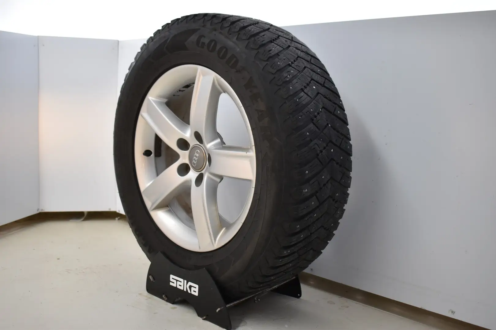 Car Image - 3ReWUYi70AcWMrYCBkge7u