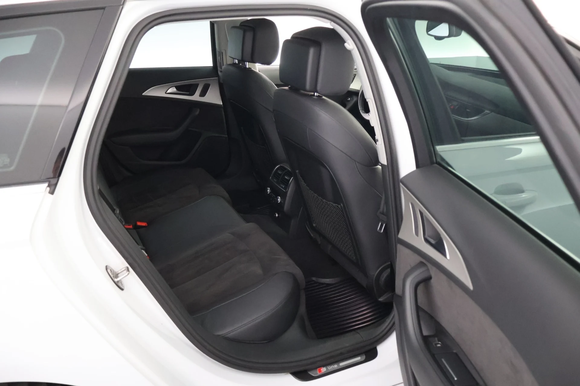 Car Image - 2v7q50pdv4KdLbf2IxBO8Z