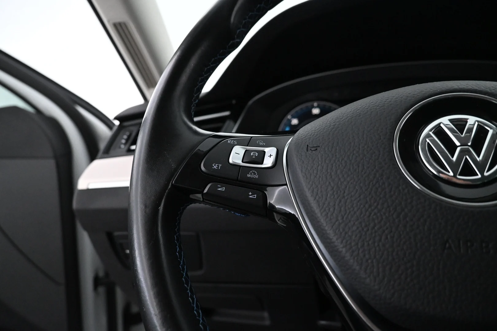 Car Image - 2j3RH7YQNbiyu4W6Z30362