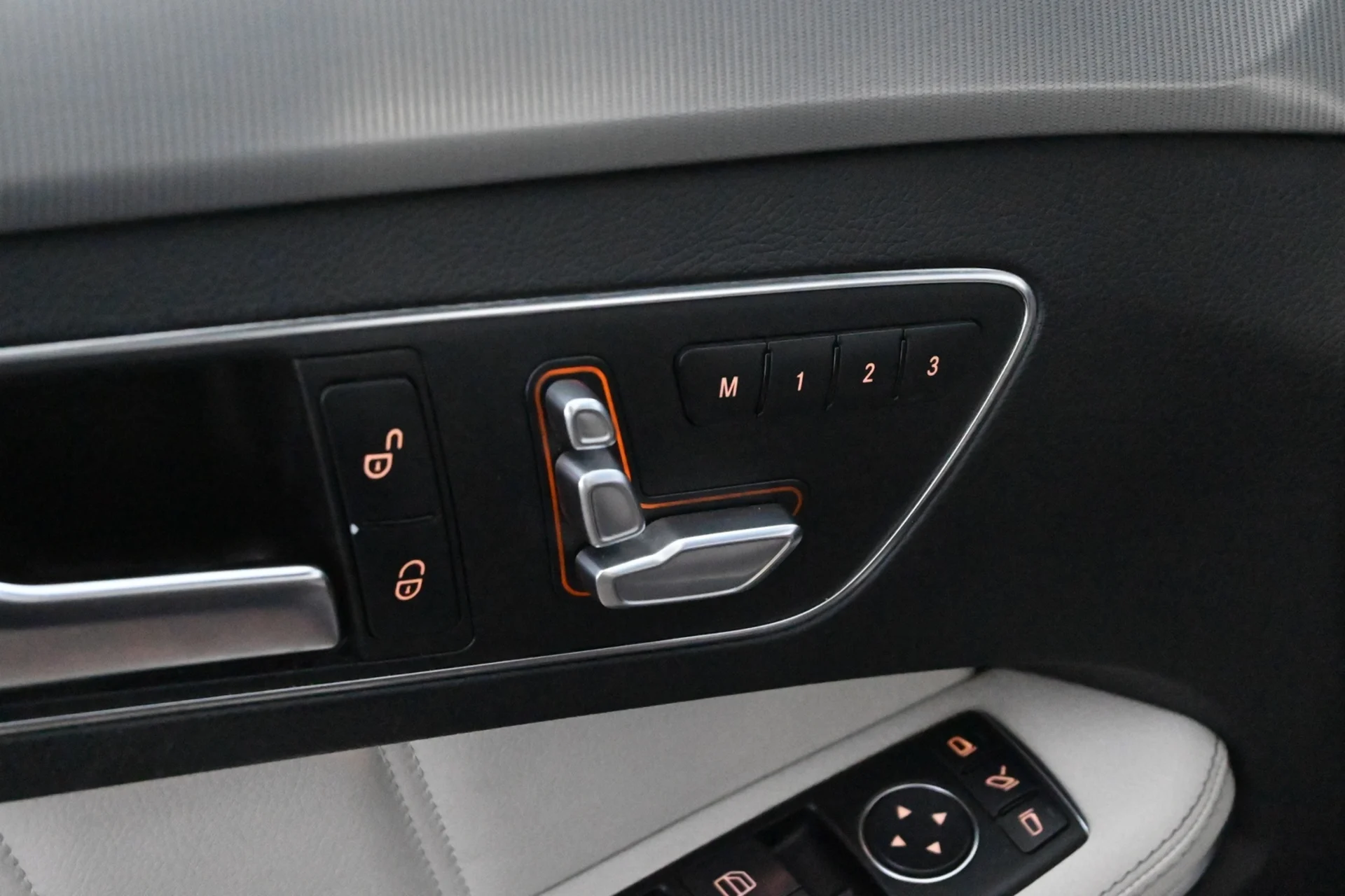 Car Image - 7fiaxOu3z0G1QMSdkim1NO