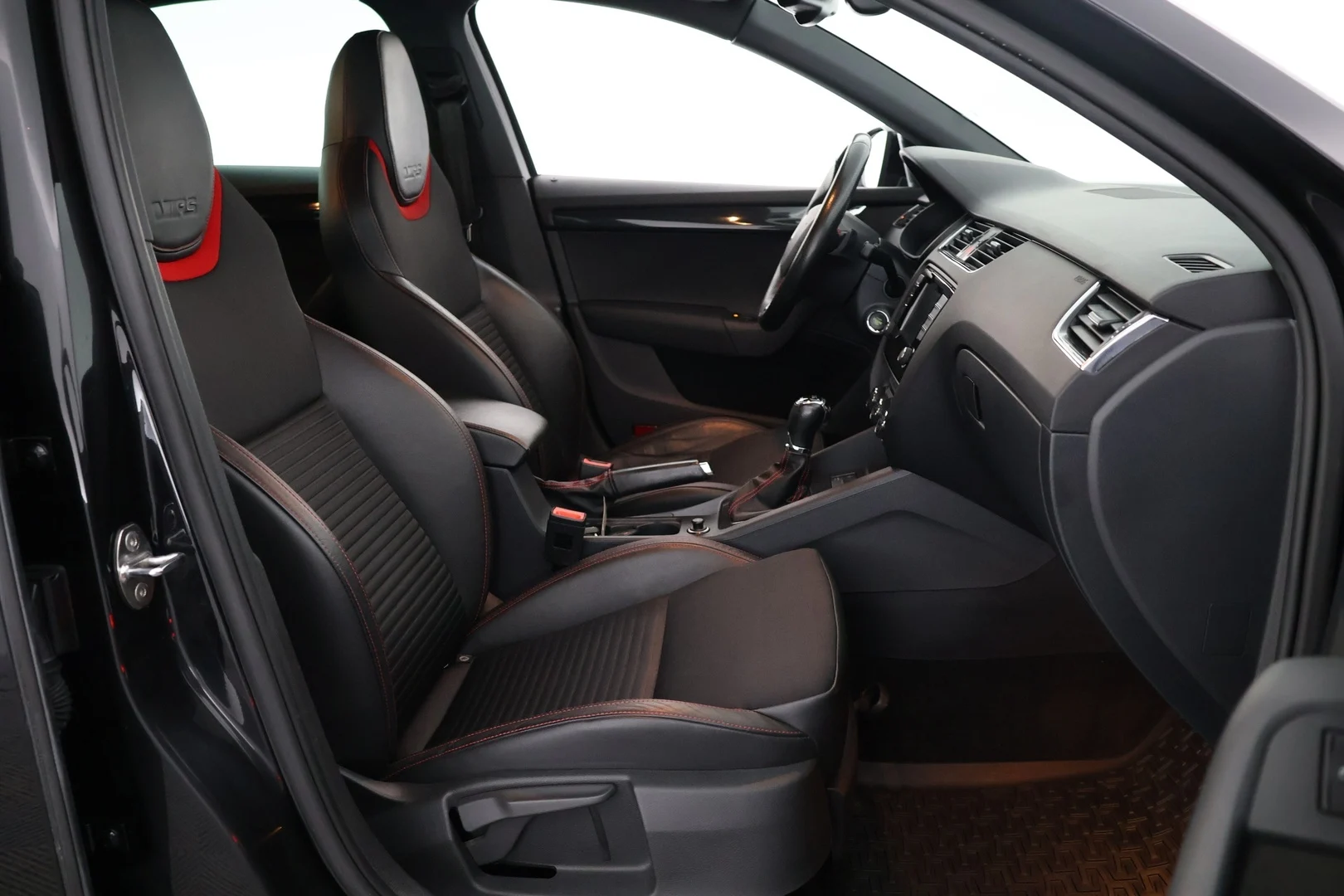 Car Image - 3nBOFjos71mnkaBUK6co8L