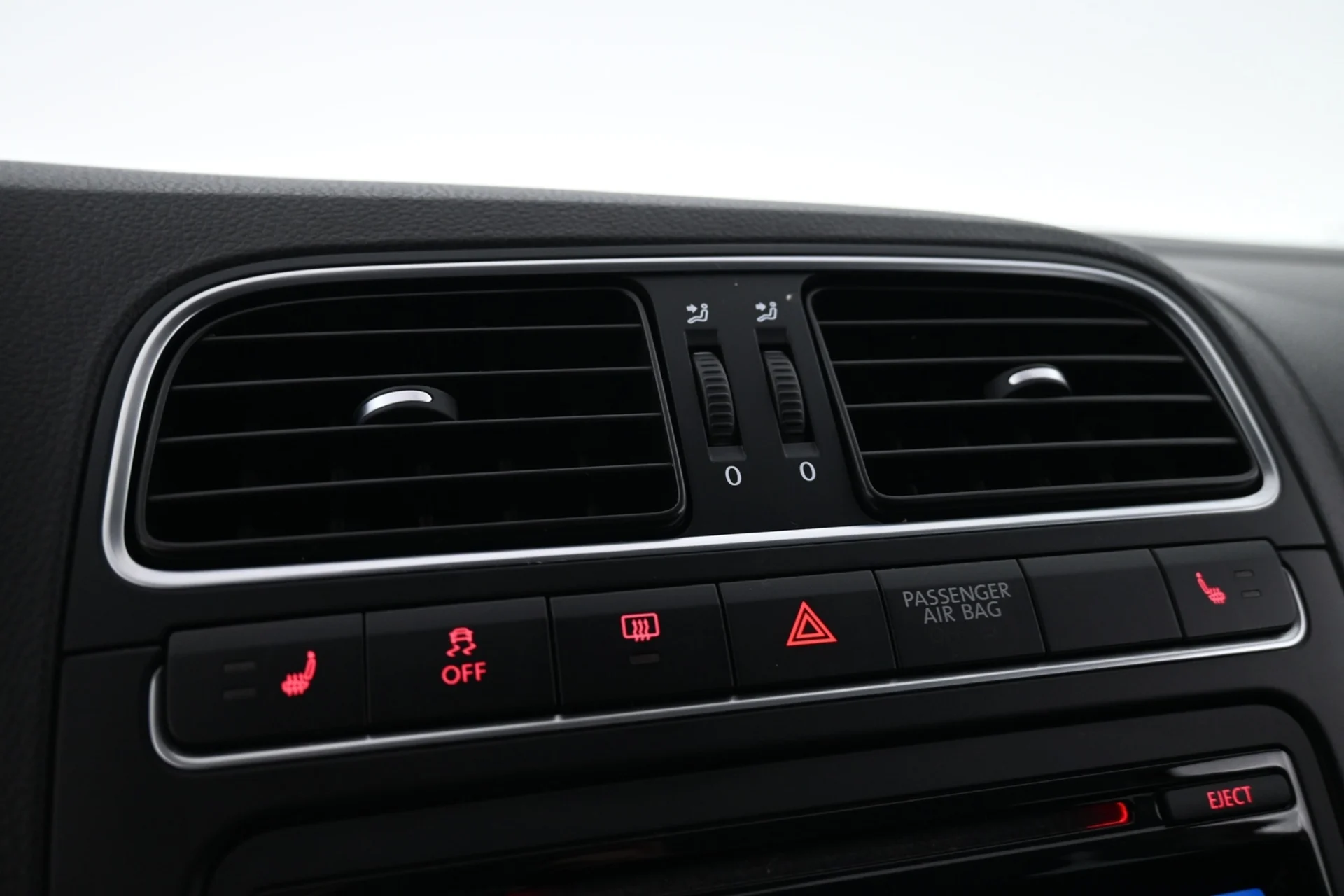 Car Image - 3KT0EO1L2zv3O4L0xestIf