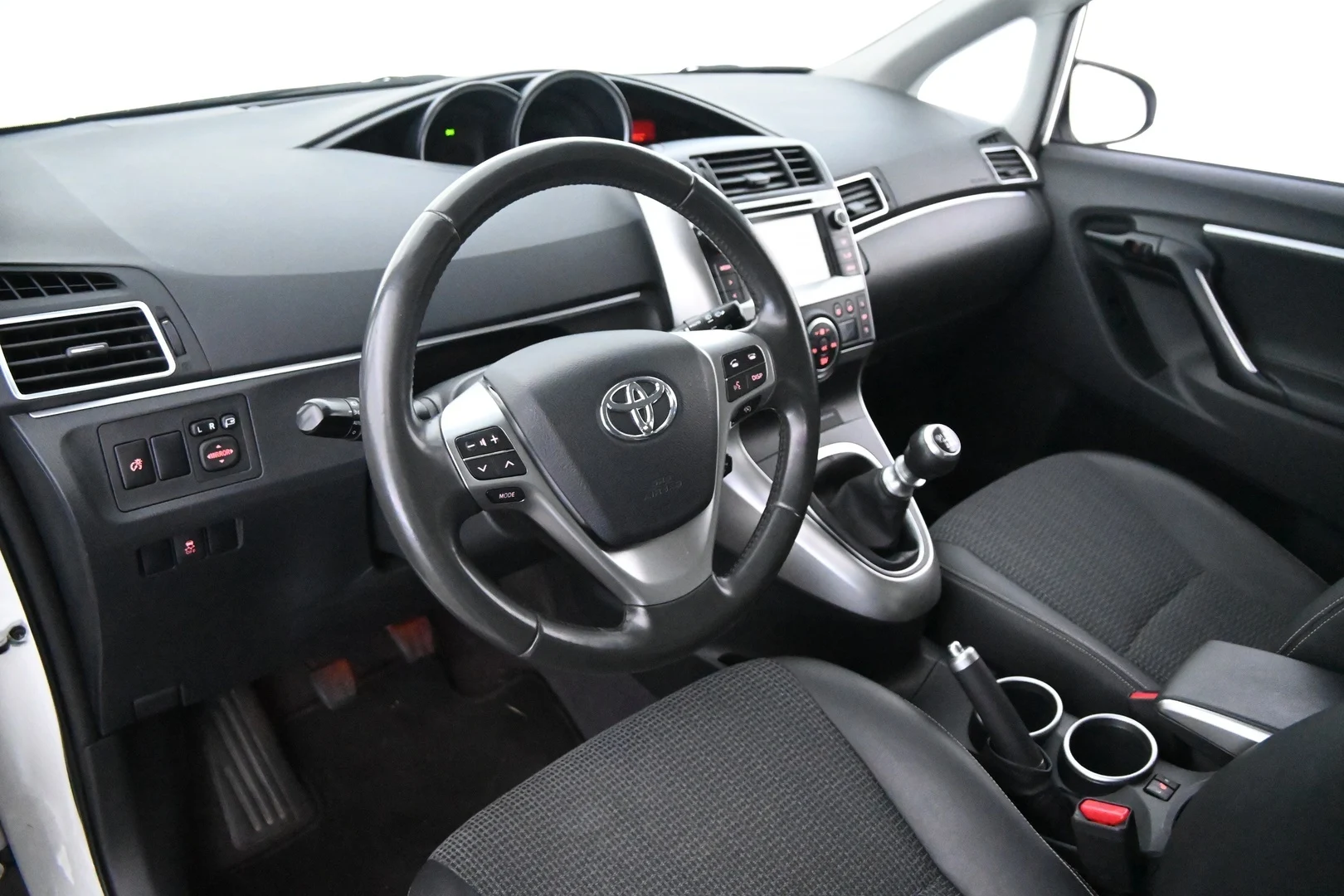 Car Image - 4xOVtSgMLuxktAIE0o2Vfn