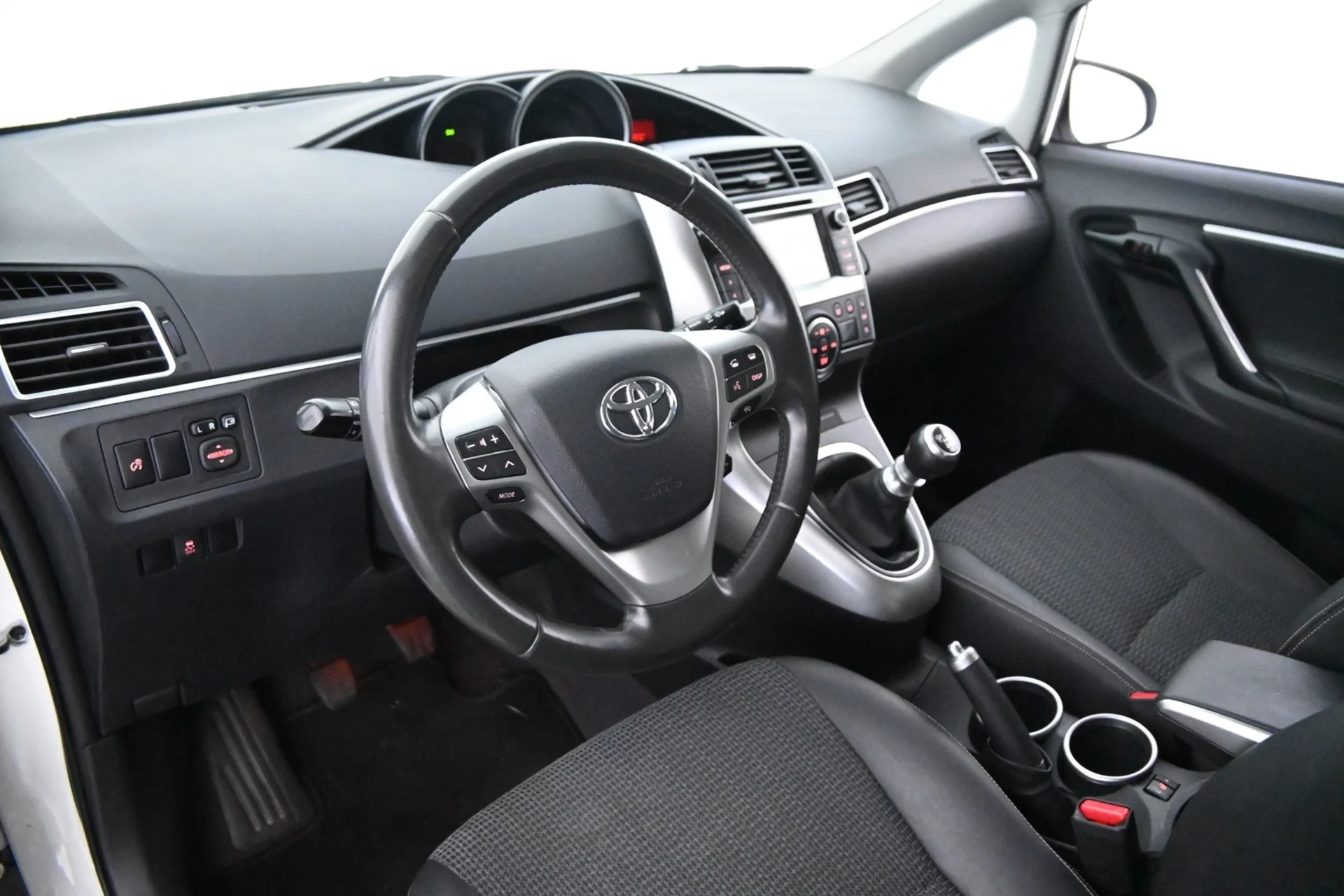 Car Image - 4xOVtSgMLuxktAIE0o2Vfn