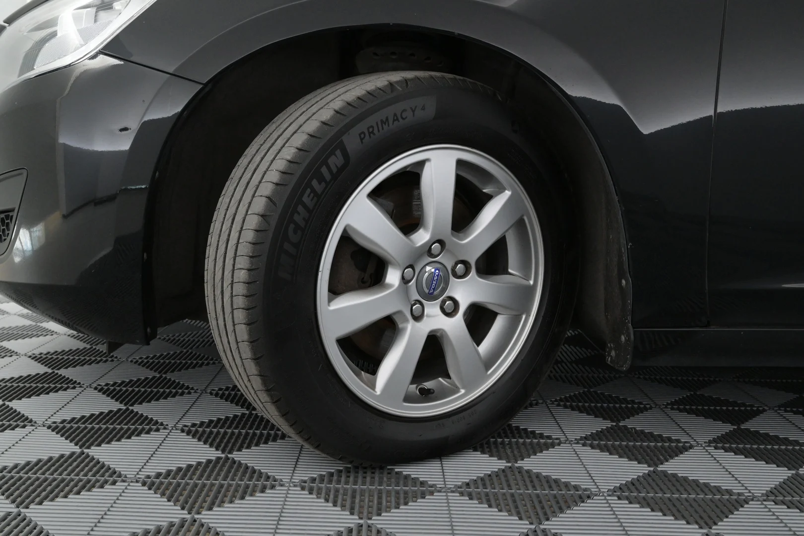 Car Image - 7gdoDuqGRWMU4jFxGaJ6KN