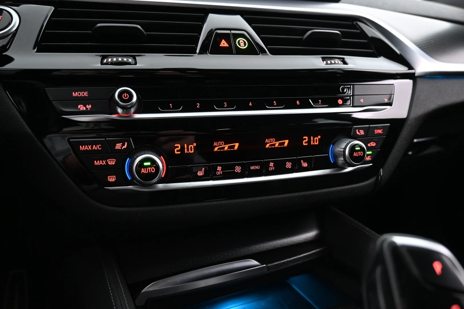 Car Image - 4R2RXDS2Mmg2A449CJR5v2