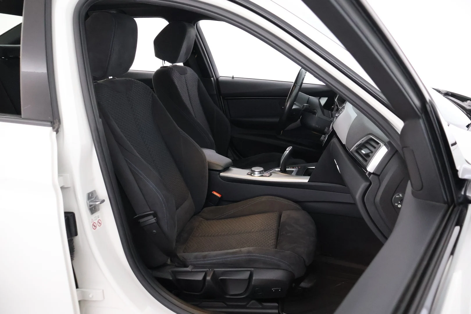 Car Image - dCIKFaSn5rqaGlC5zfkI8