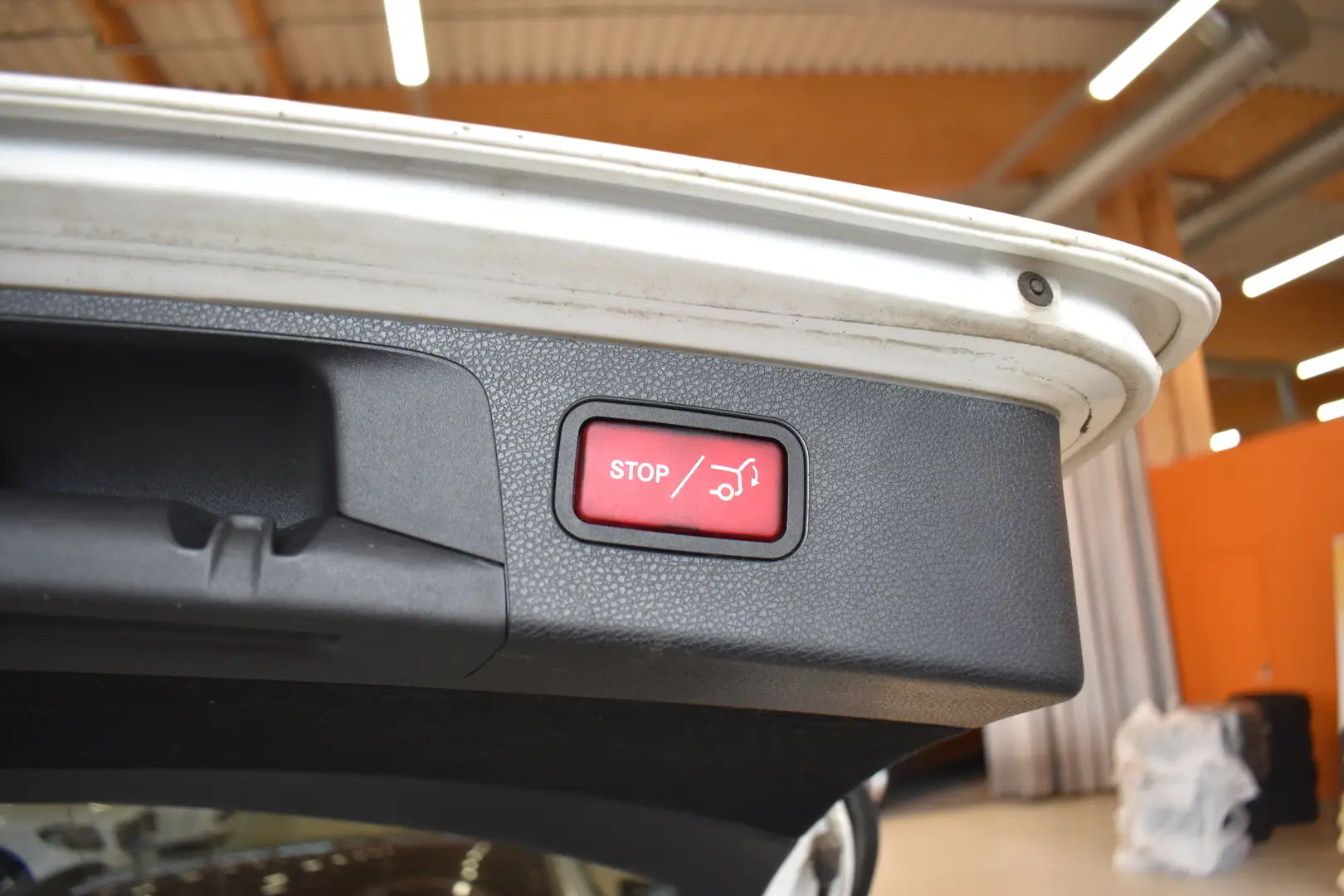 Car Image - 41R3Whn6GnzOTg6iBYbnC9