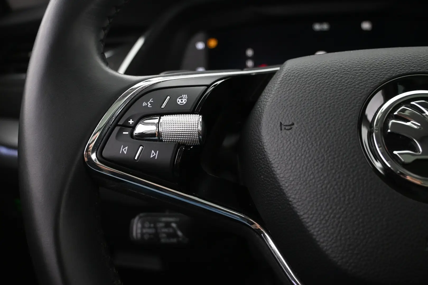 Car Image - Nnej0QBgqaukiV1BwLjWC