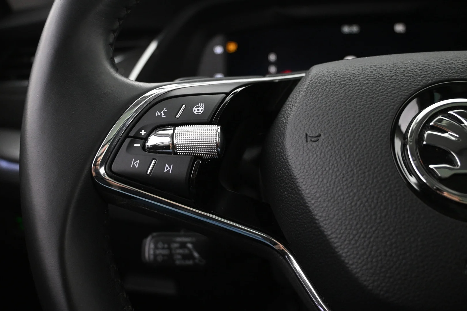 Car Image - Nnej0QBgqaukiV1BwLjWC