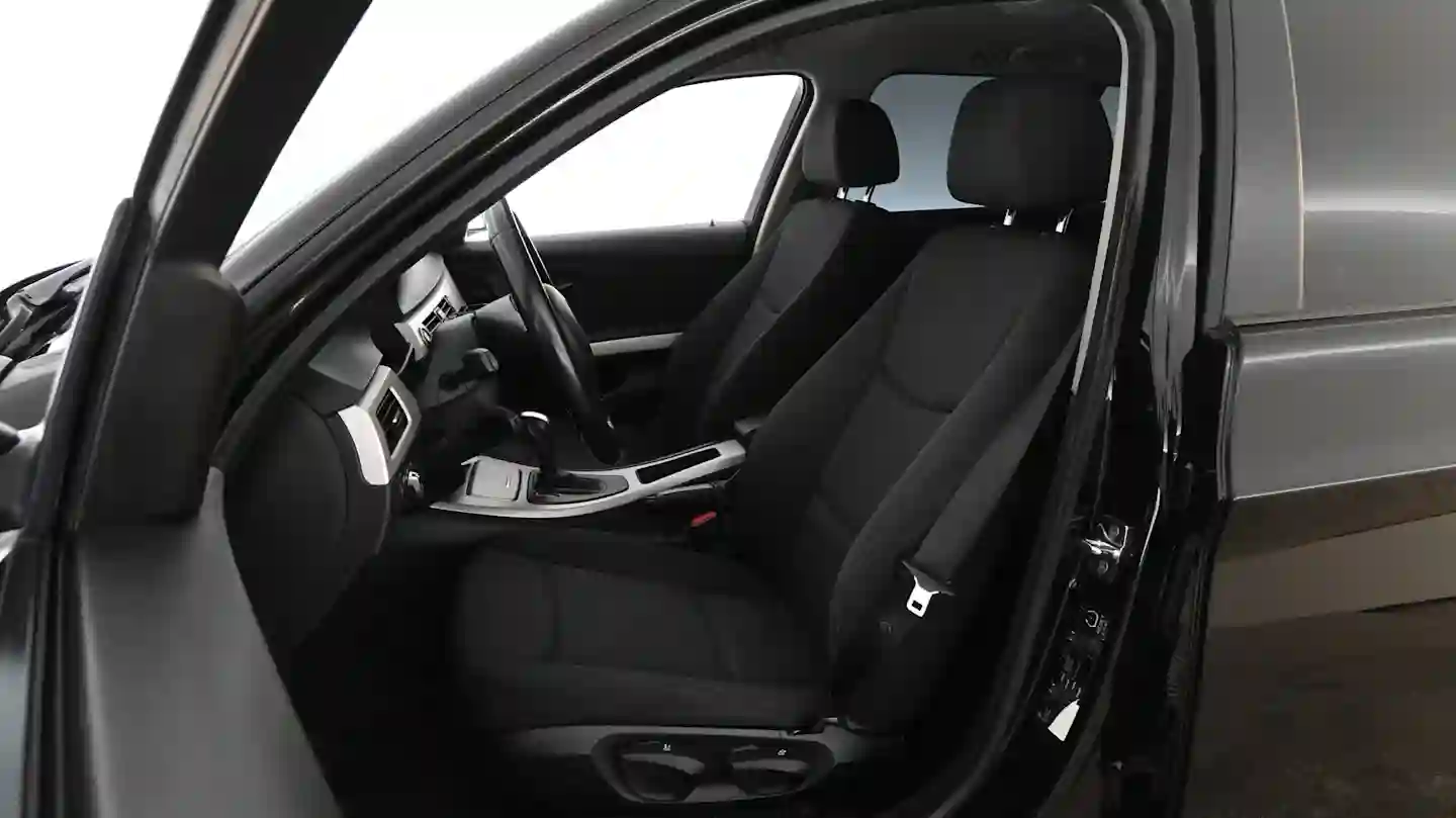Car Image - 3PxLrYTDVwrmKaGubjnF9d