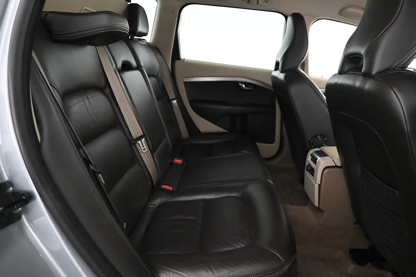 Car Image - R2KSfvElTjb00cxCRcUvg