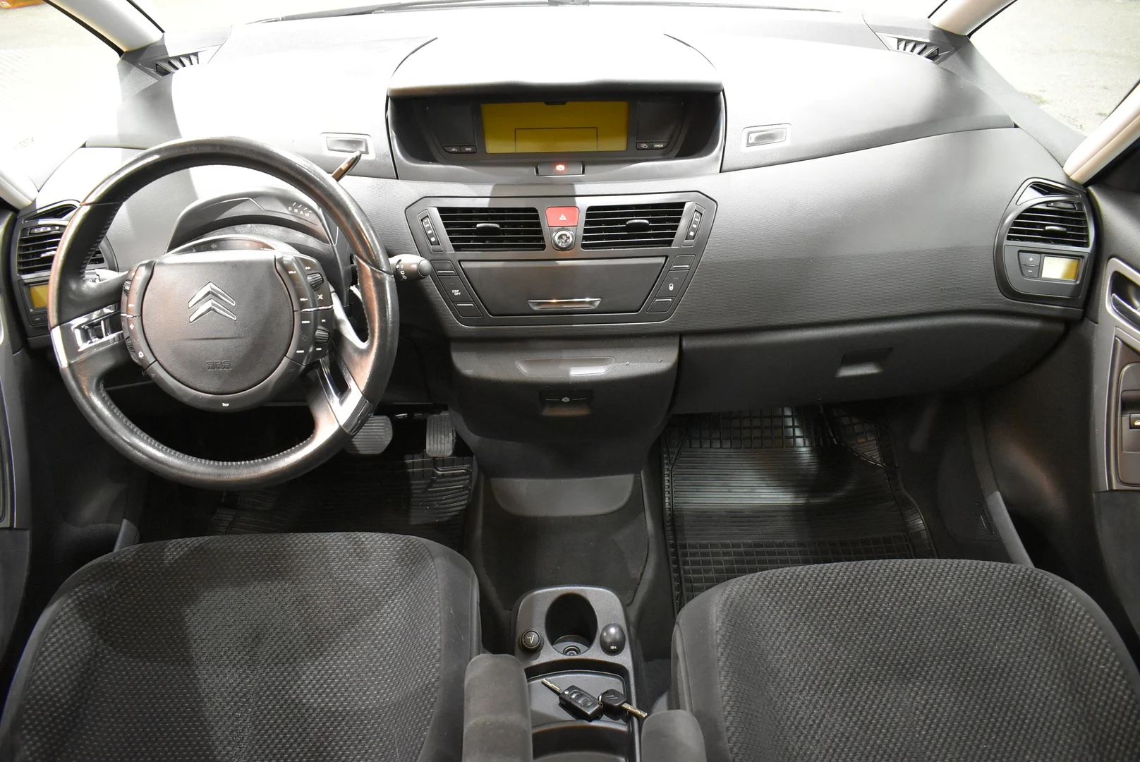 Car Image - 5J26SwNNkgvAGNxYnQyfBZ