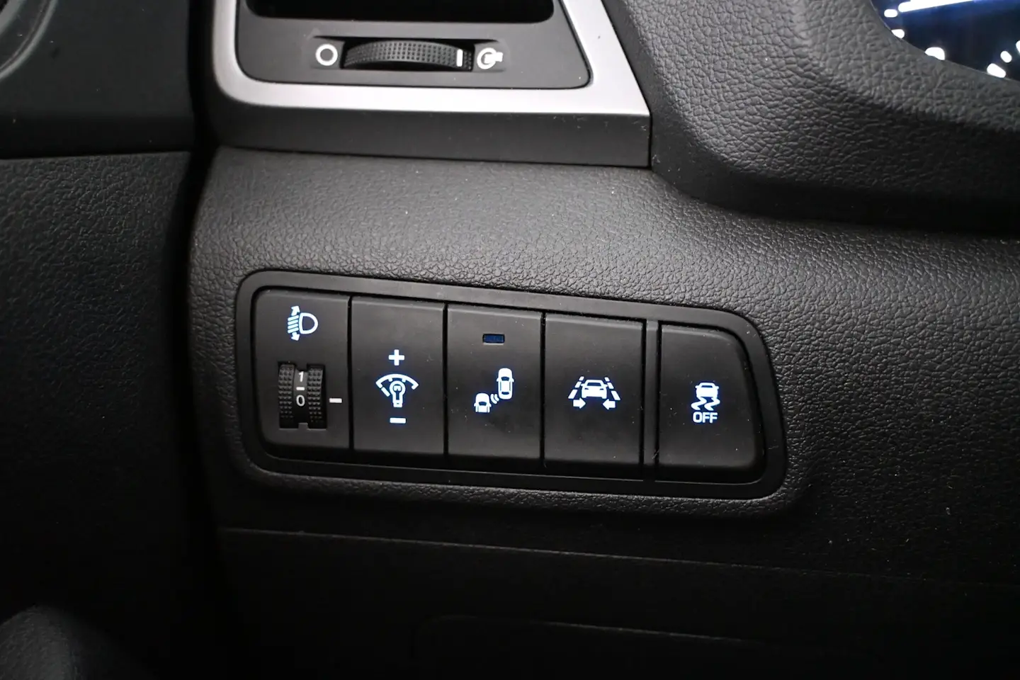 Car Image - nwXgCT8xKAvKT6cMGoOJl